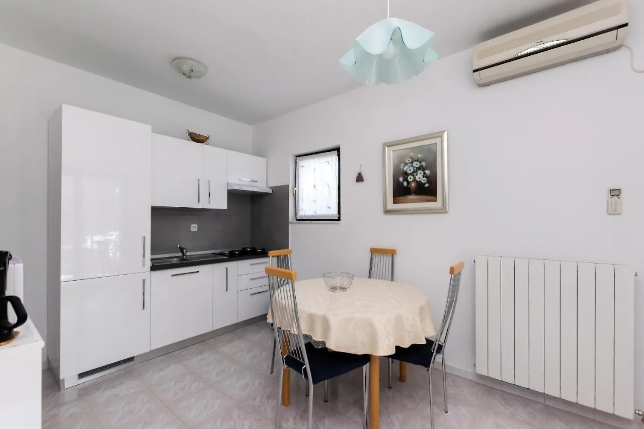 Apartments Anka Rab Island  Kampor