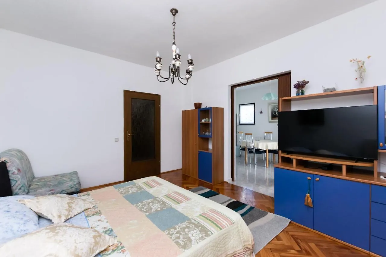 Apartments Anka Rab Island Kampor