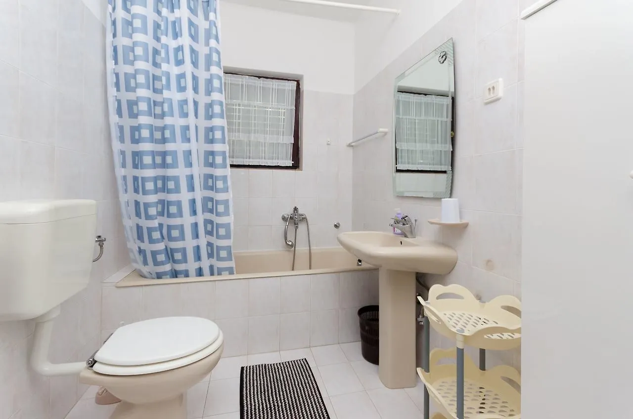 Apartments Anka Rab Island  Kampor