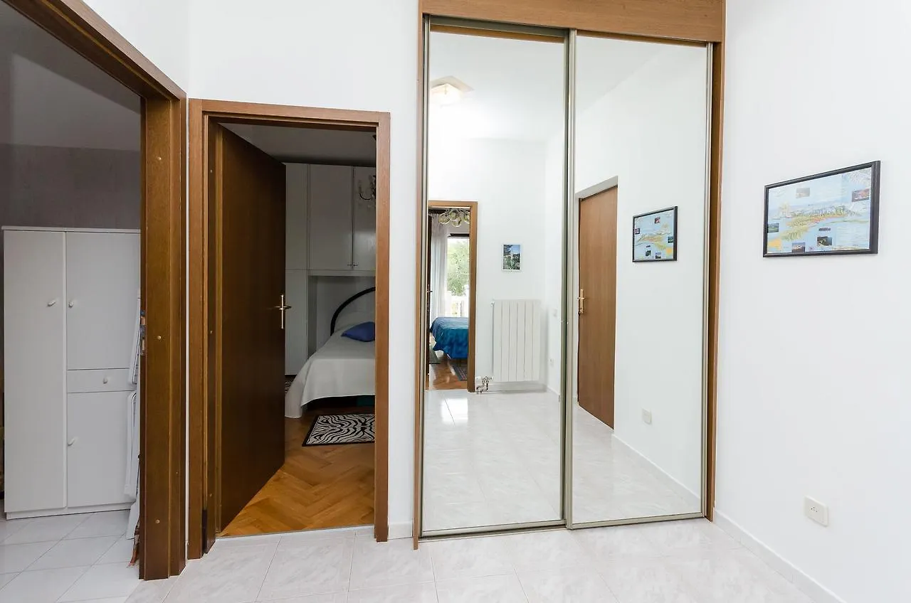 Apartments Anka Rab Island Kampor