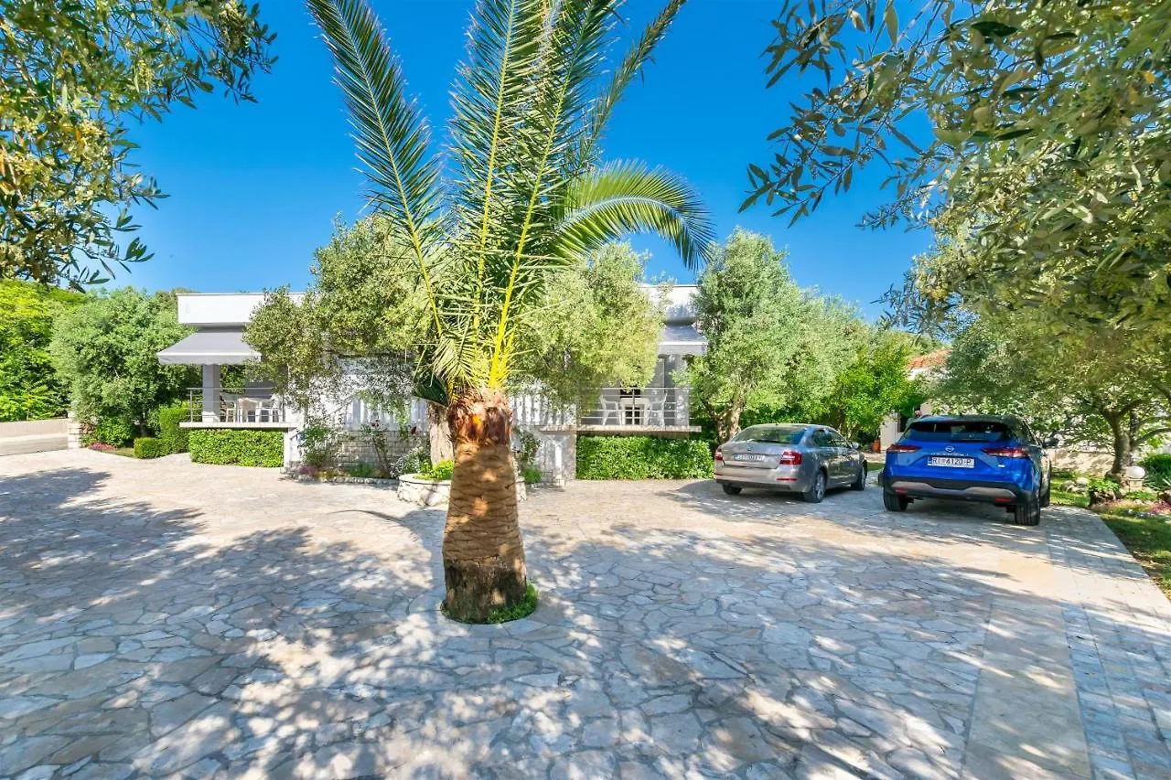 Apartments Anka Rab Island Kampor